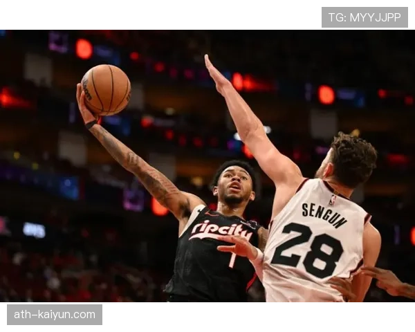 马刺爆冷击败掘金，全场坚持“对球施压、弱侧收缩”防守策略